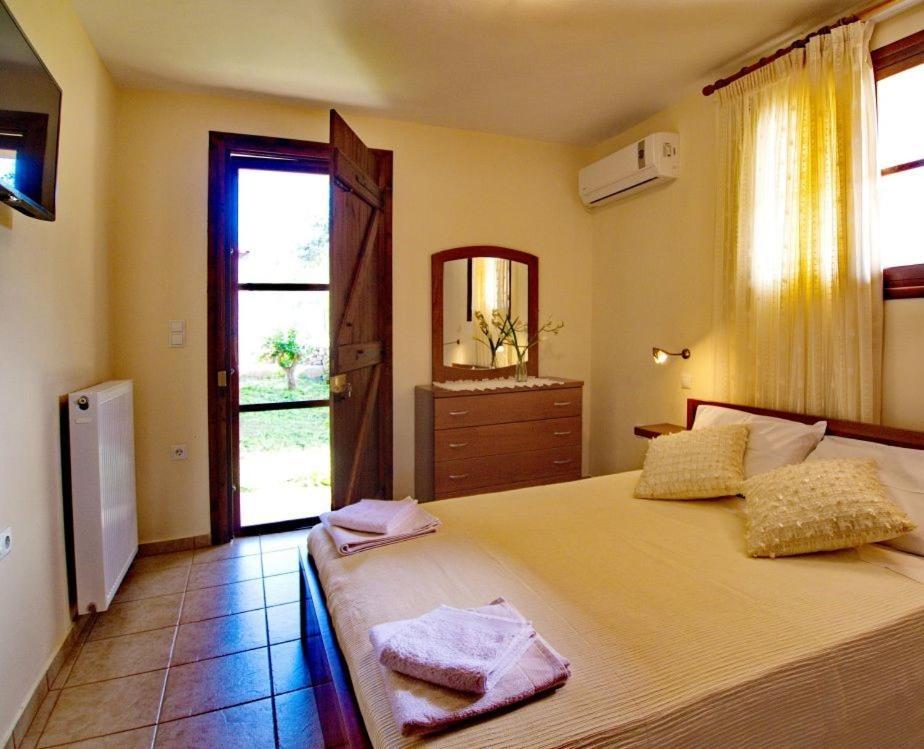 Villa Maragoudi Arménoi Buitenkant foto